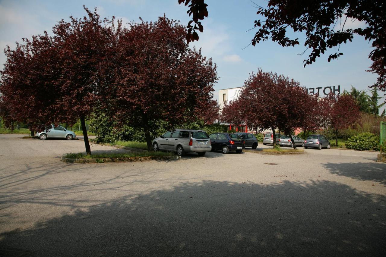 Hotel Longobardo Trezzo sullʼAdda Extérieur photo